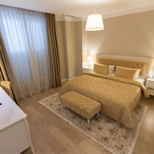 Apartament me Pamje nga Kopshti – Godina Dytësore